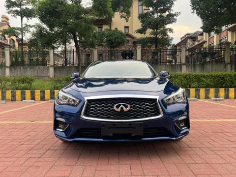 Infiniti Q50L
