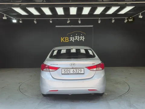 Hyundai Elantra (Avante)