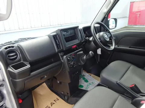 Nissan Clipper Van
