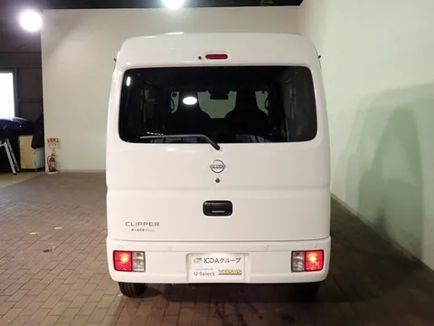 Nissan Clipper Van