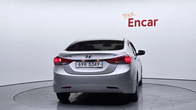 Hyundai Elantra (Avante)