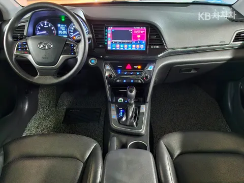 Hyundai Elantra (Avante)
