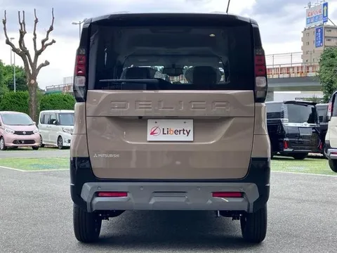 Mitsubishi Delica Mini