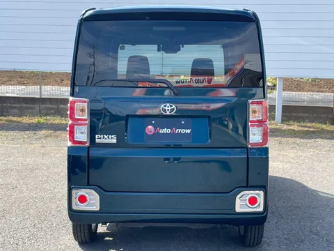 Toyota Pixis Mega