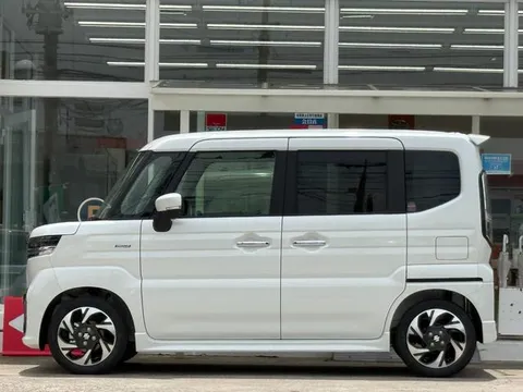 Suzuki Spacia Custom