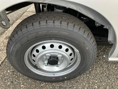 Nissan Clipper Van