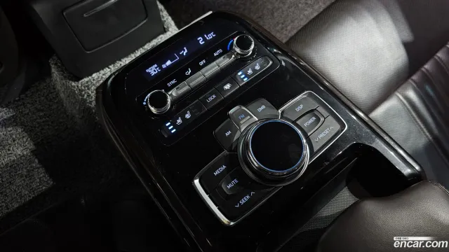 Genesis G90 (EQ900)