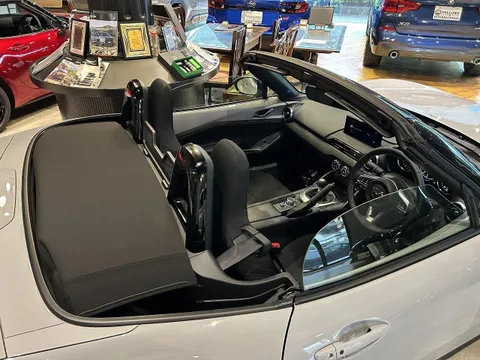 Mazda MX-5 (Roadster)