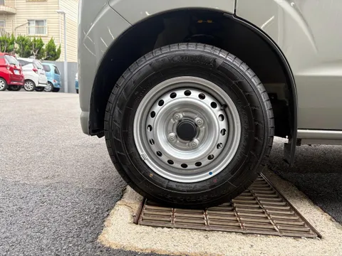 Nissan Clipper Van