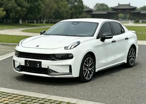 Lynk & Co 03