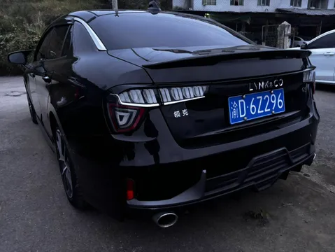 Lynk & Co 03