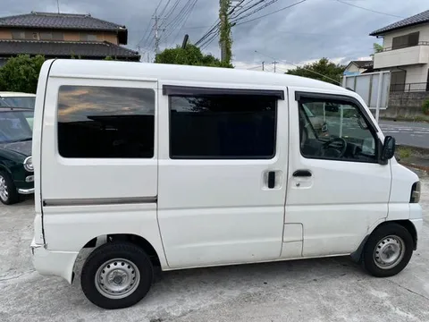 Nissan Clipper Van