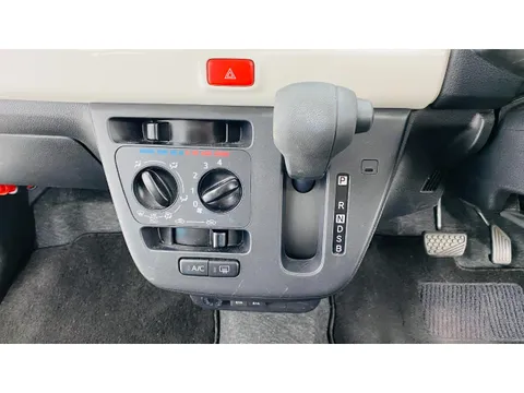Daihatsu Mira Tocot
