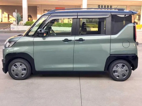 Mitsubishi Delica Mini
