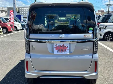 Honda N-BOX Custom