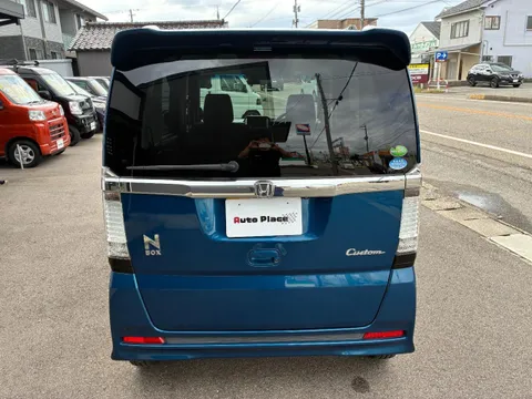 Honda N-BOX Custom
