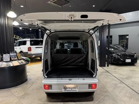 Nissan Clipper Van