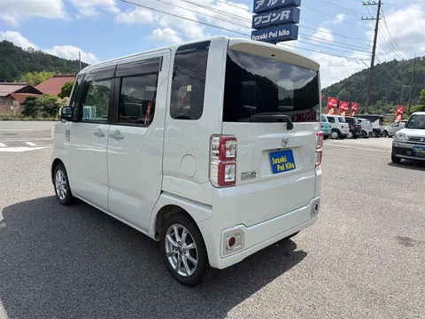 Toyota Pixis Mega
