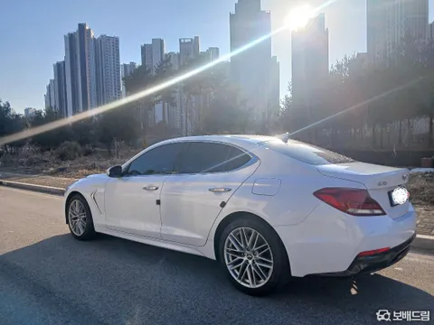 Genesis G70