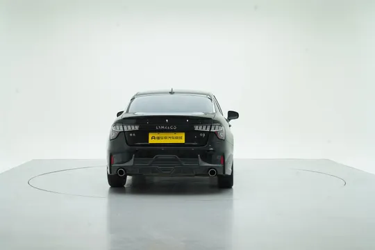 Lynk & Co 03