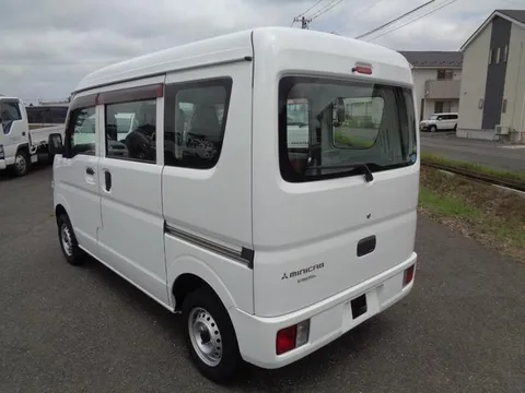 Mitsubishi Minicab Van