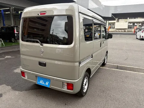 Nissan Clipper Van