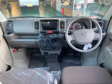 Nissan Clipper Van