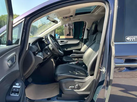Roewe iMAX8