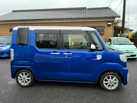 Toyota Pixis Mega