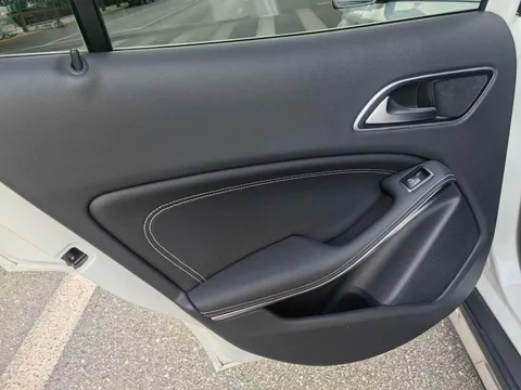 Mercedes-Benz Mercedes-Benz GLA