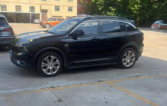 Lynk & Co 01
