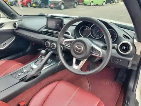 Mazda MX-5 (Roadster)