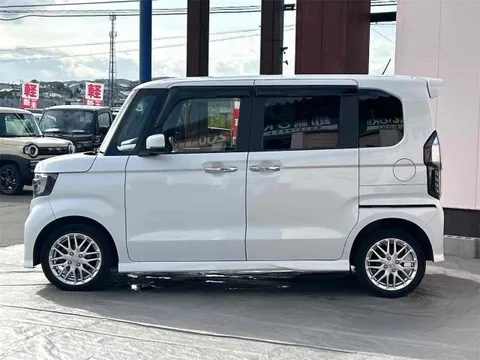 Honda N-BOX Custom