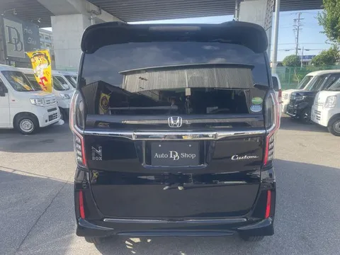 Honda N-BOX Custom