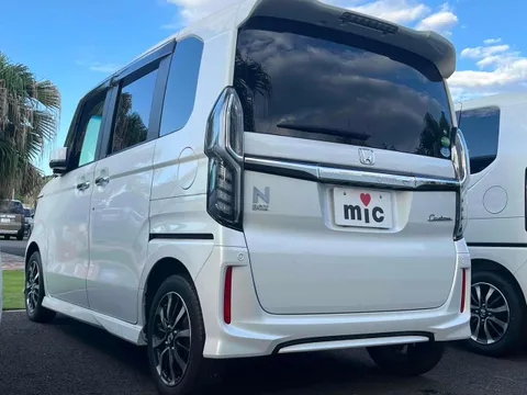 Honda N-BOX Custom