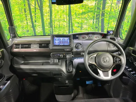 Honda N-BOX Custom