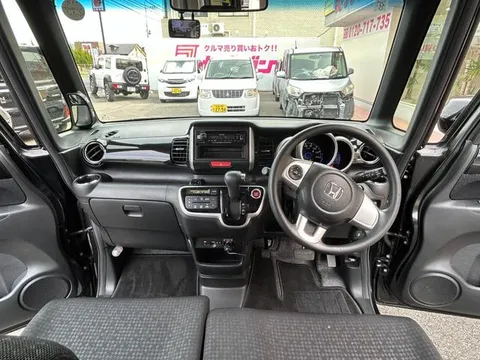 Honda N-BOX Custom