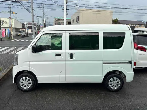 Nissan Clipper Van