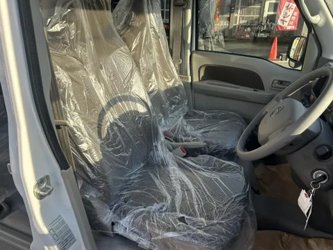 Nissan Clipper Van