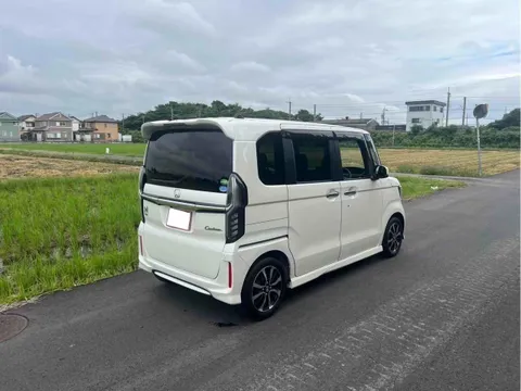 Honda N-BOX Custom