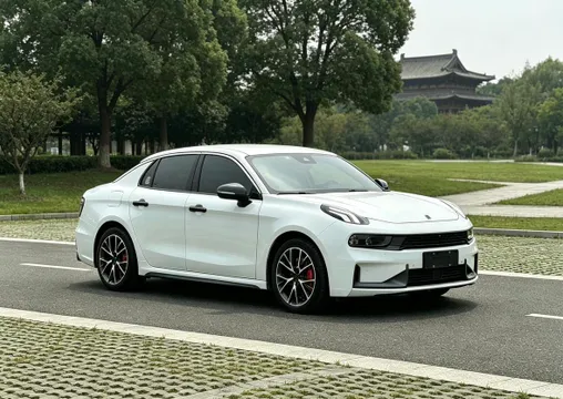 Lynk & Co 03