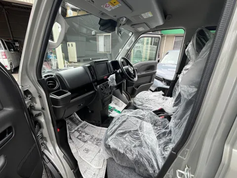 Nissan Clipper Van