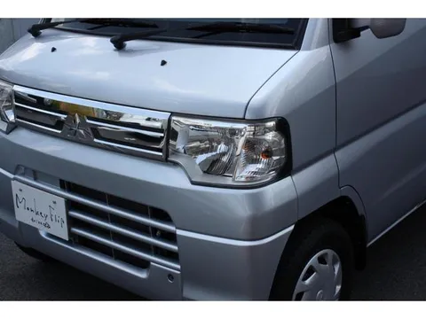 Mitsubishi Minicab Van
