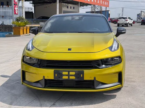 Lynk & Co 03