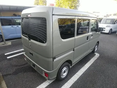Nissan Clipper Van