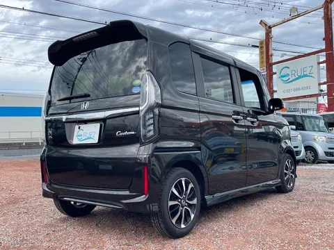 Honda N-BOX Custom