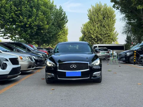 Infiniti Q70
