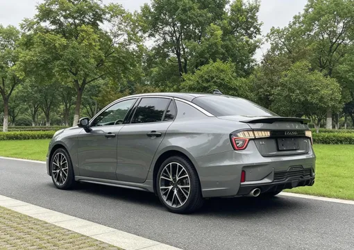 Lynk & Co 03