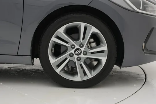 Hyundai Elantra (Avante)