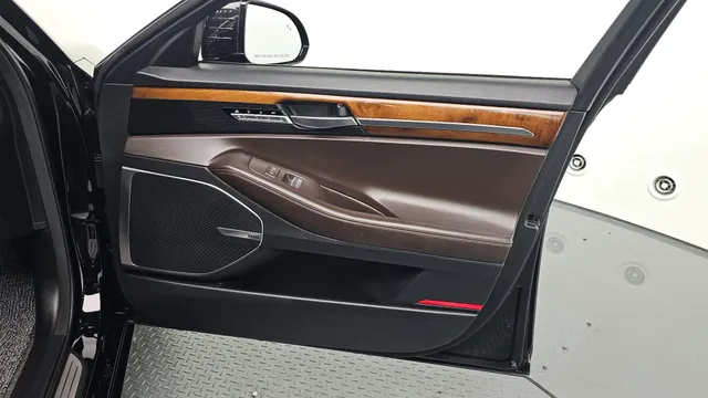 Genesis G90 (EQ900)